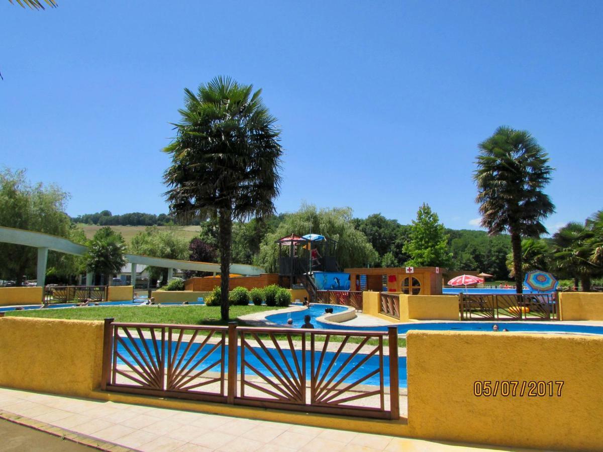 Les Gites De La Maison Bleue D'Estialescq Exterior foto